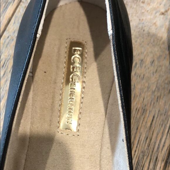 BCBG Black Leather Ballet Flats Gold Cap Toe Women’s Size 6.5 NEW - Picture 4 of 6